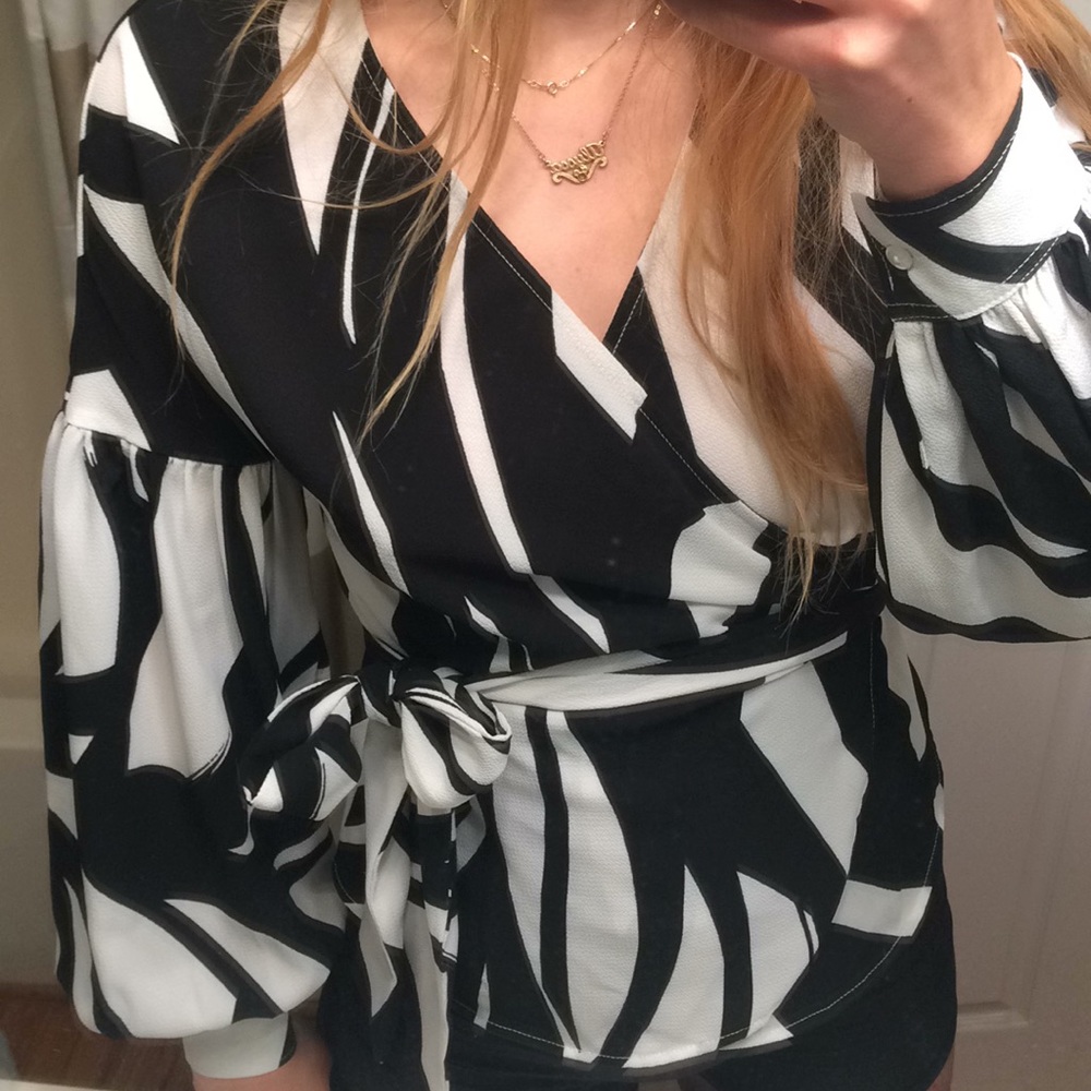 Abstract Wrap Top - Picture 5 of 8